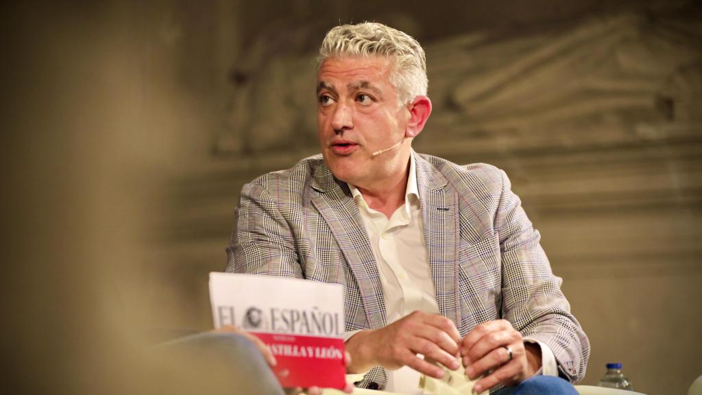 El vicepresidente 3º de la Federación Regional de Municipios y Provincias de Castilla y León y alcalde de San Miguel de Bernuy, José María Bravo, durante su intervención en el foro 'Desafíos municipales en Castilla y León: envejecimiento, inmigración y sostenibilidad', este lunes