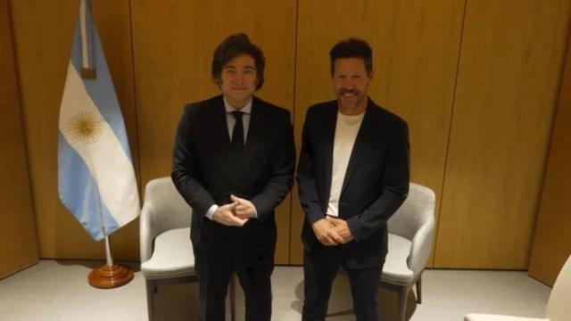 Javier Milei, junto a Diego Simeone en Madrid.