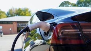 ¿Coche eléctrico o híbrido? Este es el factor clave en el que debes fijarte para elegir tu vehículo