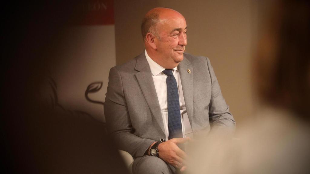 El presidente de la Diputación de Segovia, Miguel Ángel de Vicente, durante la mesa redonda