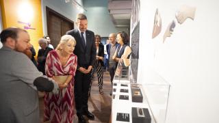 El conselleiro de Cultura, durante la inauguración de una nueva exposición en el Museo do Mar, en Vigo