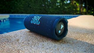 El JBL Flip 7 es resistente al agua