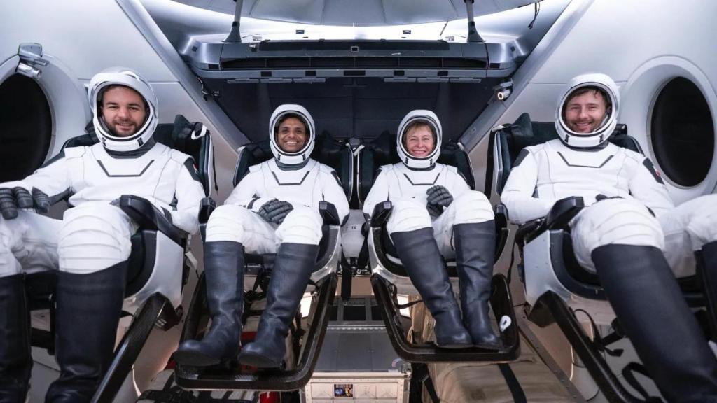 Tibor Kapu, Shubhanshu Shukla, Peggy Whitson y Sławosz Uznański-Wiśniewski