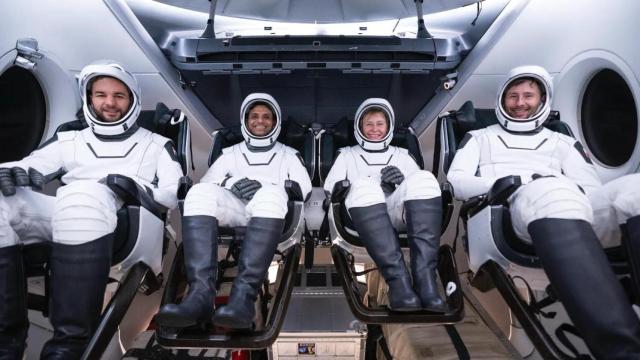 Tibor Kapu, Shubhanshu Shukla, Peggy Whitson y Sławosz Uznański-Wiśniewski