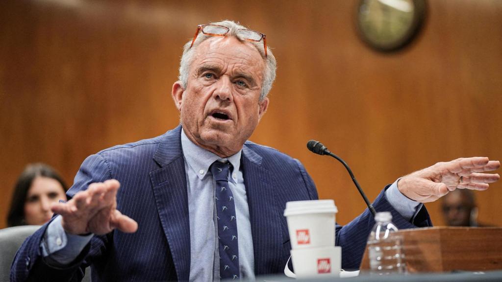 Robert Kennedy Jr. en una audiencia del Senado sobre los presupuestos del Servicio de Salud.