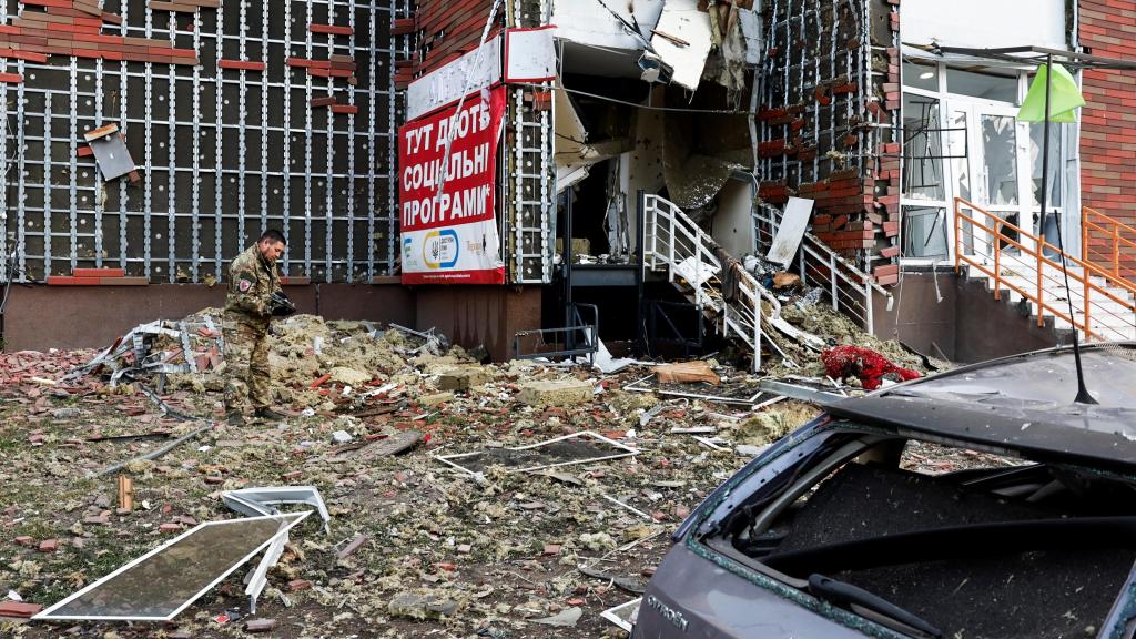 Un edificio residencial en Kiev dañado por el último ataque ruso.