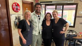 La churrería de un pueblo de Alicante que conquista a Maxi Iglesias: Es cliente y es un chico majísimo