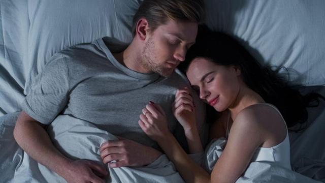 Regula los ciclos de sueño y te ayuda a dormir en menos tiempo: así son las gominolas de melatonina que debes probar