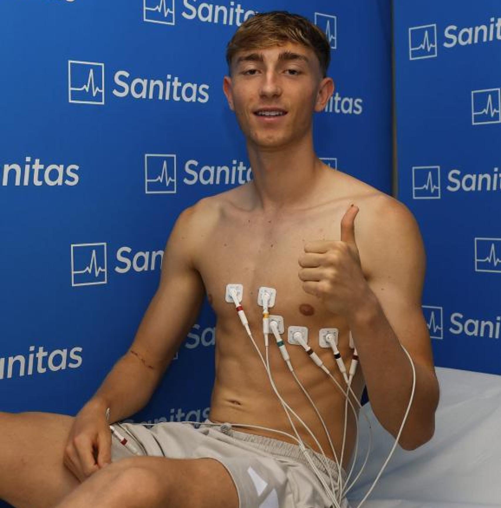 Dean Huijsen pasa reconocimiento médico con el Real Madrid