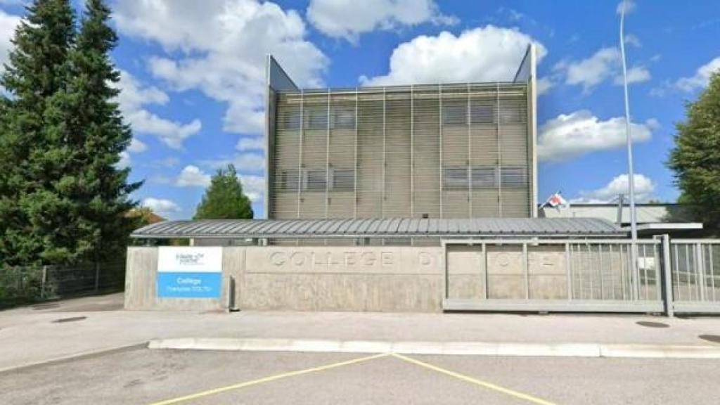 Exterior del centro de secundaria en Nogent (Francia) donde han ocurrido los hechos.