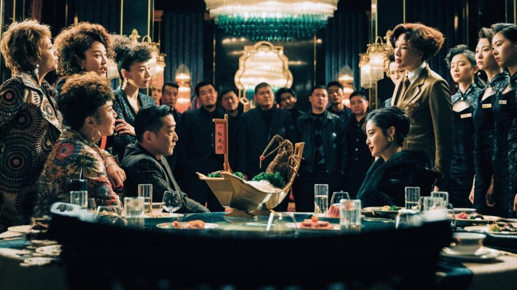 Una multitudinaria escena de 'Blossoms Shanghai'