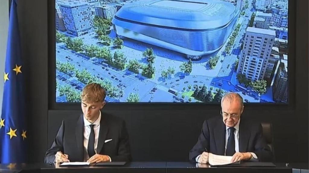 Así ha sido la firma de contrato de Huijsen