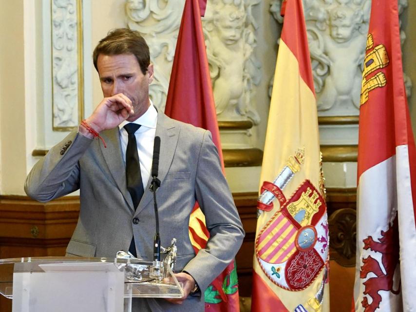 Juan José Domínguez recibe el trofeo taurino San Pedro Regalado 2024 emocionado tras desvelar problemas de salud mental
