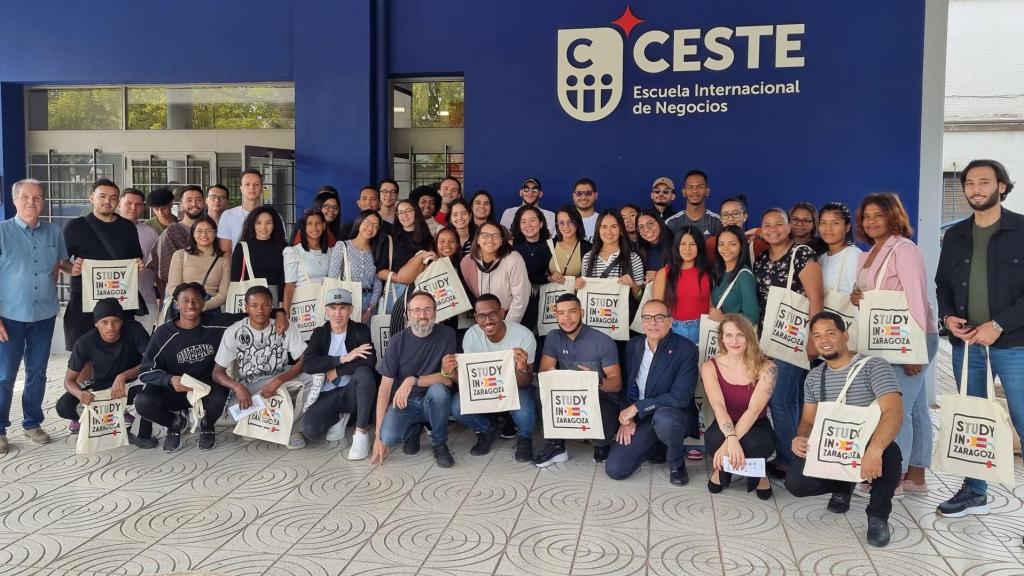 Alumnos de CESTE.