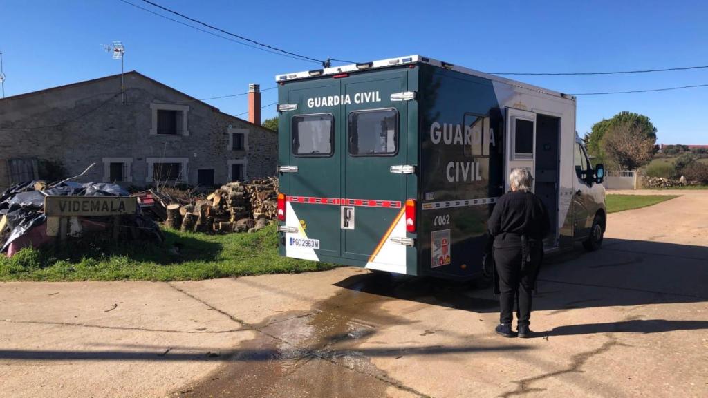 Una mujer acude a la Oficina de Atención al Ciudadano en Videmala