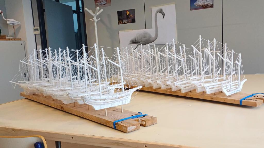 Las maquetas de barcos de sal, listas para cuajar en sal.