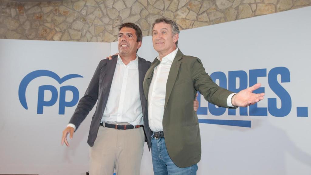 Carlos Mazón y Alberto Núñez Feijóo, en el acto de partido de Alicante.