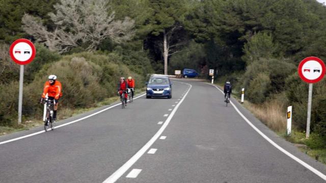 Atención conductores: estas son las líneas que jamás deberás sobrepasar si no quieres ser multado (y no son las continuas)