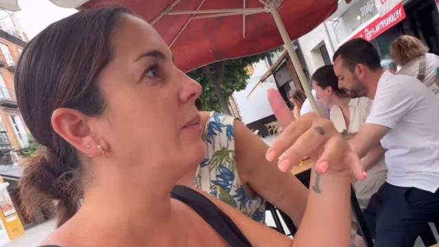 Anabel Pantoja en el bar de Triana.