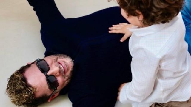 David Bisbal y su hijo.