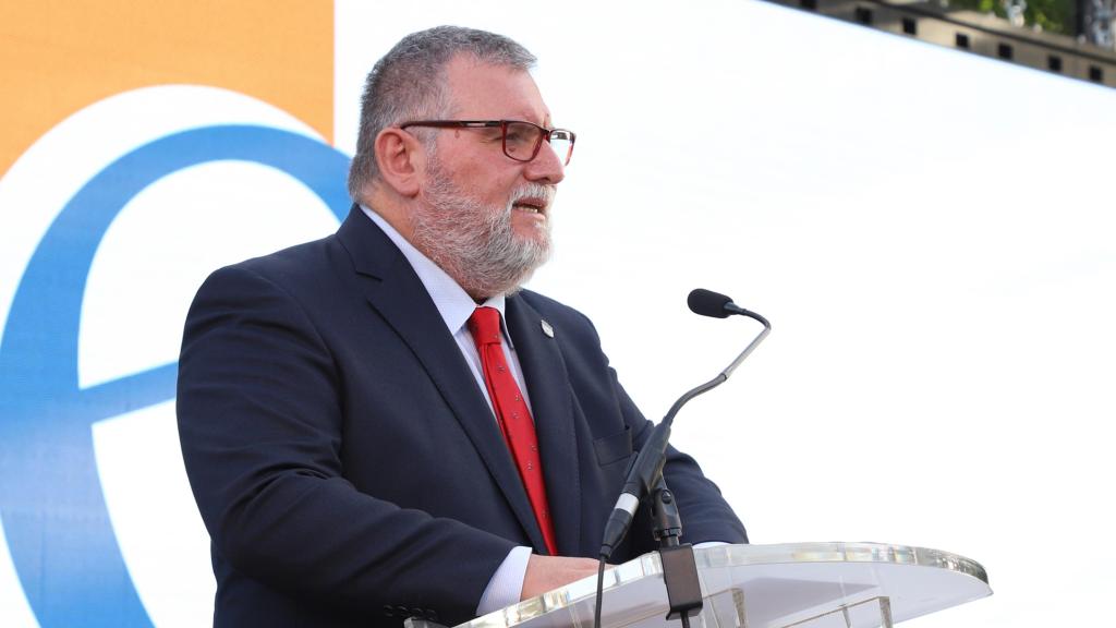 José Álvarez, primer teniente de alcalde y concejal de Empleo y Desarrollo Local, durante su intervención en la pasada edición de Carbajosa Empresarial