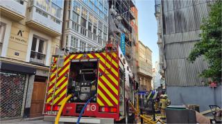 Un vecino del edificio incendiado en la calle Barrera de A Coruña: Vi bajar a unos 20 okupas