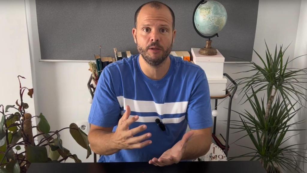 Miodrag Borges durante uno de sus vídeos divulgativos.