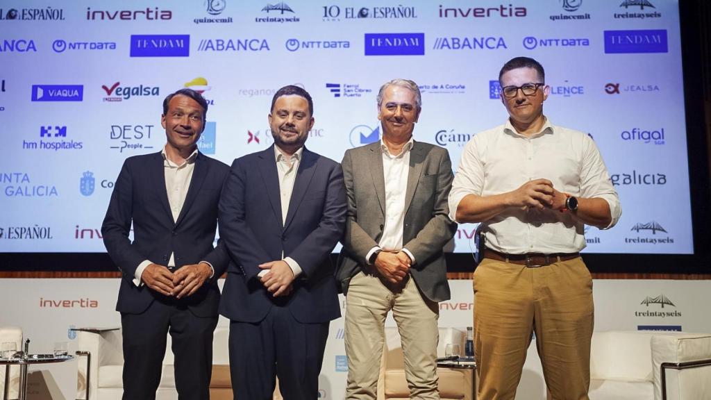 Moderador y participantes de la mesa de conversación 'Aprovechar los recursos de Galicia'