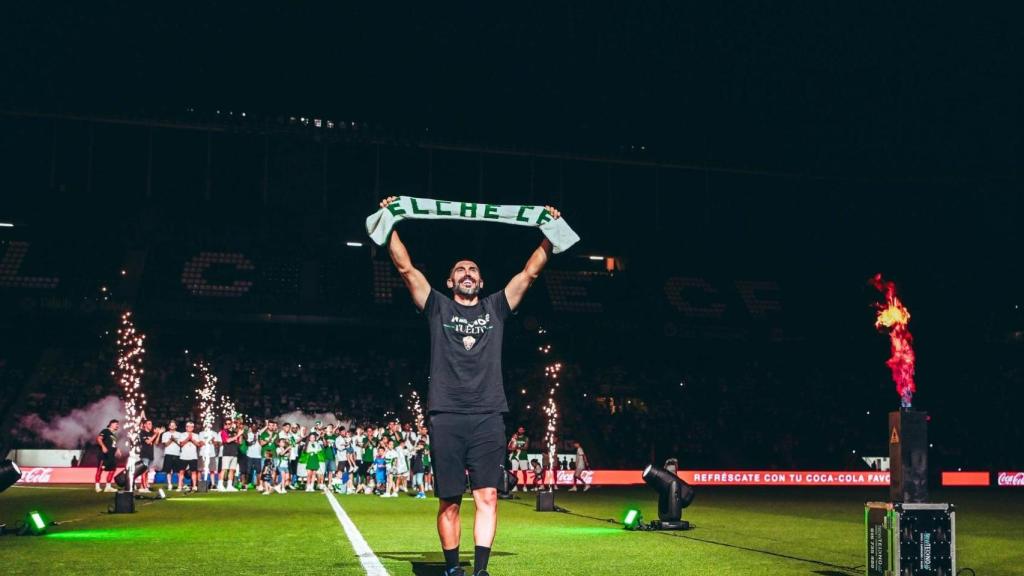Eder Sarabia en la celebración del ascenso.
