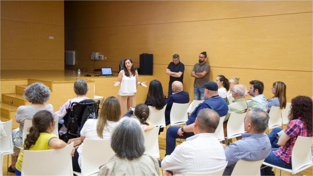 Los vecinos de Eirís proponen mejorar las frecuencias del bus urbano de A Coruña