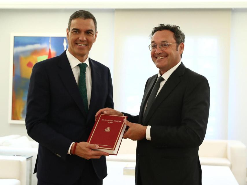 Pedro Sánchez, presidente del Gobierno, con el fiscal general Álvaro García Ortiz.