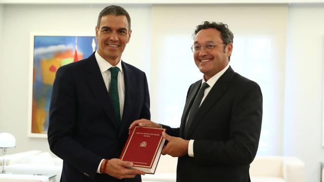 Pedro Sánchez, presidente del Gobierno, con el fiscal general Álvaro García Ortiz, el pasado septiembre.