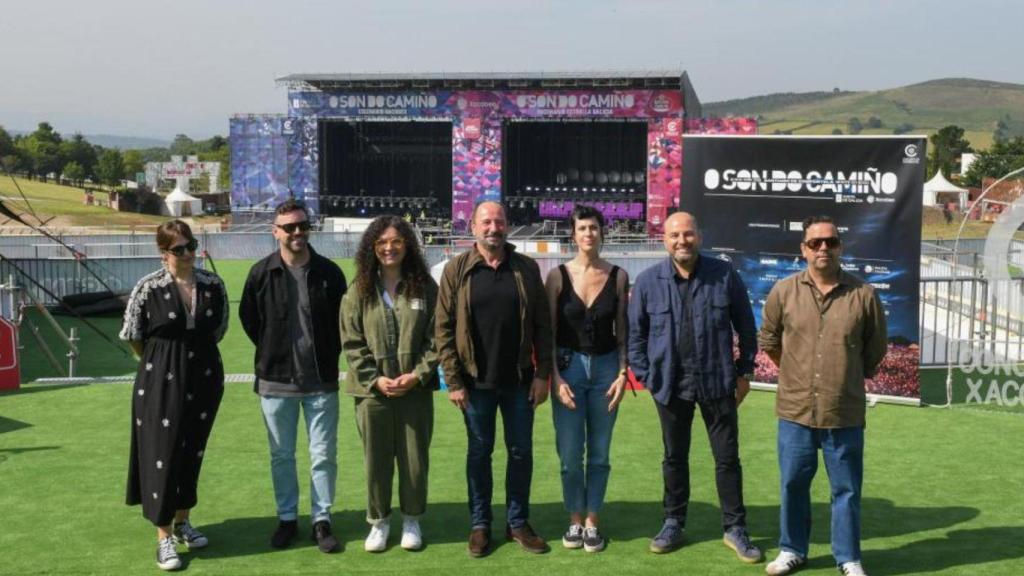 Visita al recinto del Monte do Gozo durante el montaje de O Son do Camiño.