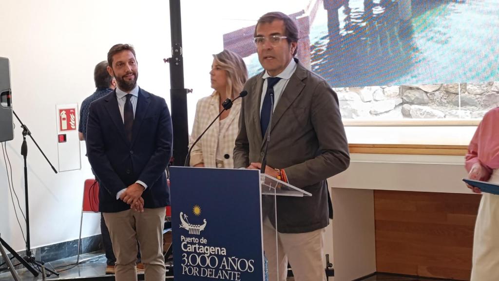 El presidente de la APC, Pedro Pablo Hernández, presenta la asamblea MedCruise General Assembly.