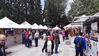 Los asistentes disfrutan de la calidad de los productos de Alimentos de Palencia