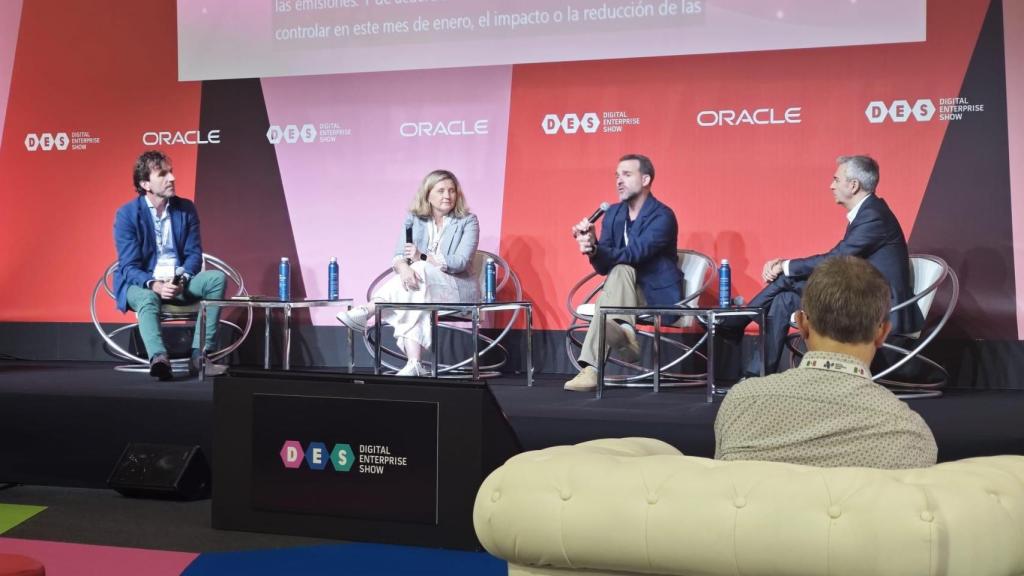 Imagen de la sesión en DES 2025 sobre gobernanza en la era de IA.