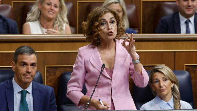 María Jesús Montero, durante su intervención en la sesión de control al Ejecutivo este miércoles en el Congreso.