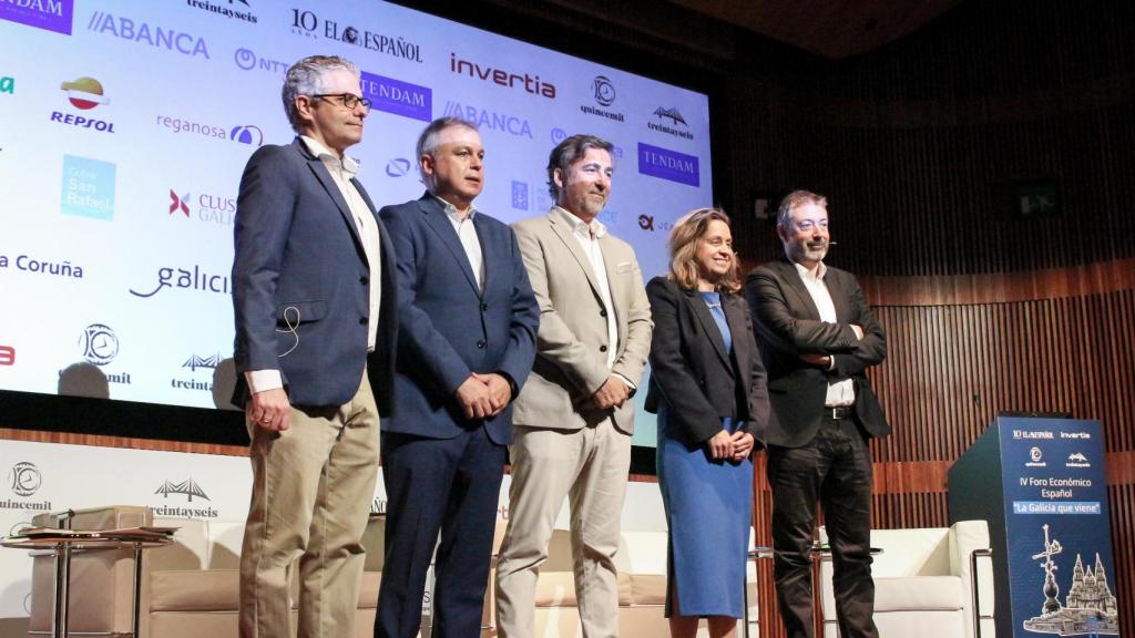 Heriberto García Porto, secretario xeral de Vivienda e Urbanismo de la Xunta de Galicia; María Paz Sangiao, responsable de Urbanismo de BREEAM España; Diego Freire Coloma, director general de Zero Housing y Luciano Alfaya, decano del Colexio Oficial de Arquitectos de Galicia (COAG).