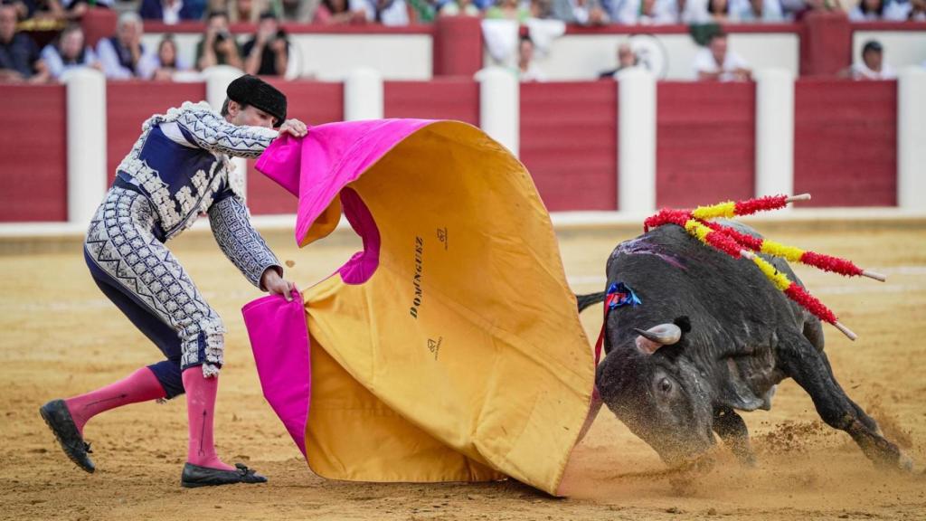 Juan José Domínguez durante una faena