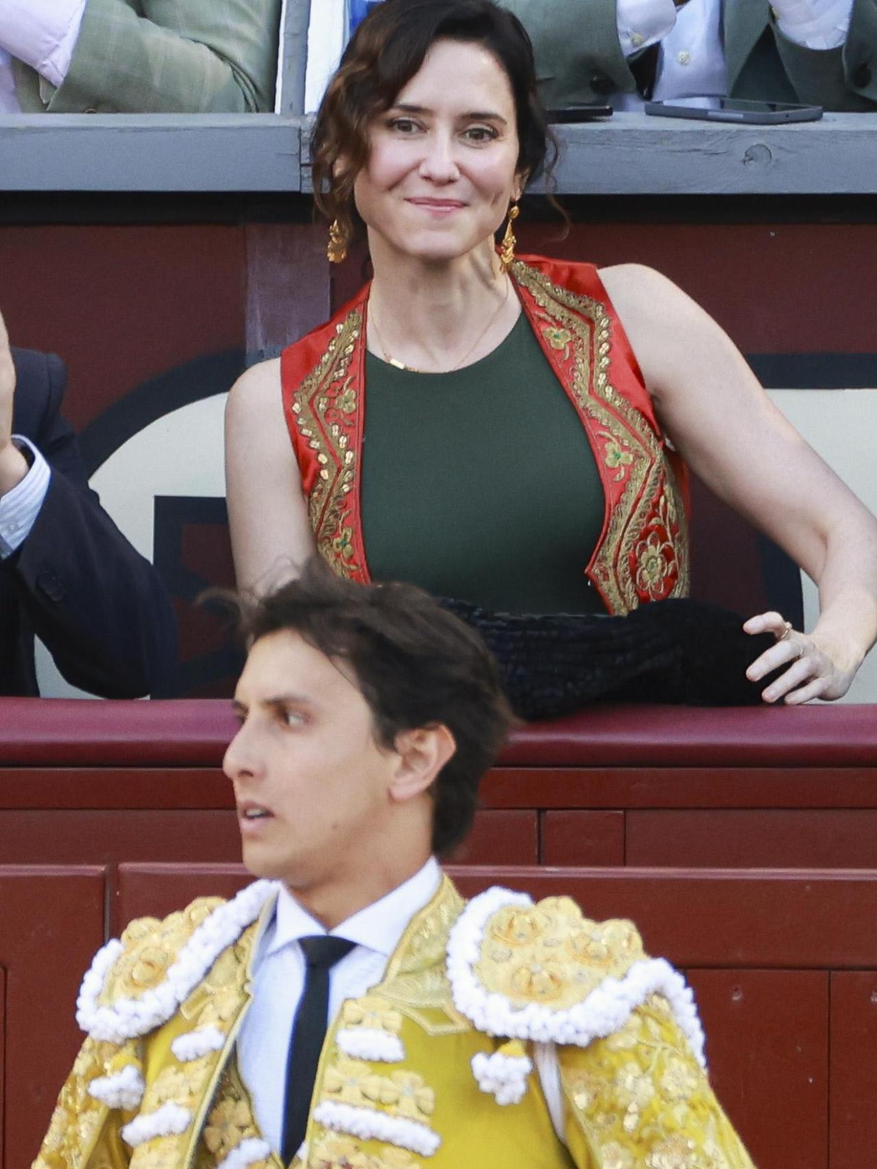 Isabel Díaz Ayuso en Las Ventas viendo torear a Roca Rey.