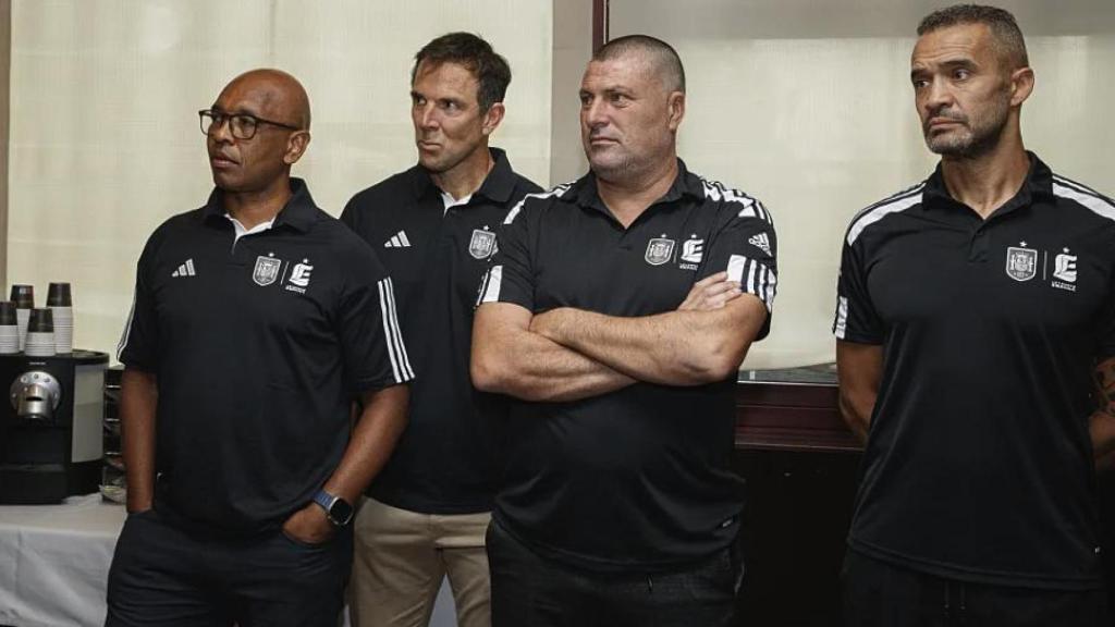 Marcos Senna, Marchena, Diego Tristán y Juanfran, miembros de la directiva de Leyendas de España