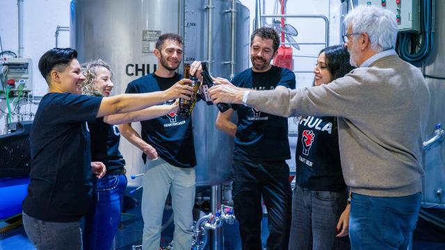 El equipo de Chula en su fábrica de Rivas.