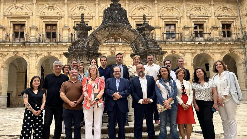 Garde reúne a su núcleo duro en el Monasterio de Uclés para trazar el Plan Estratégico UCLM 2030