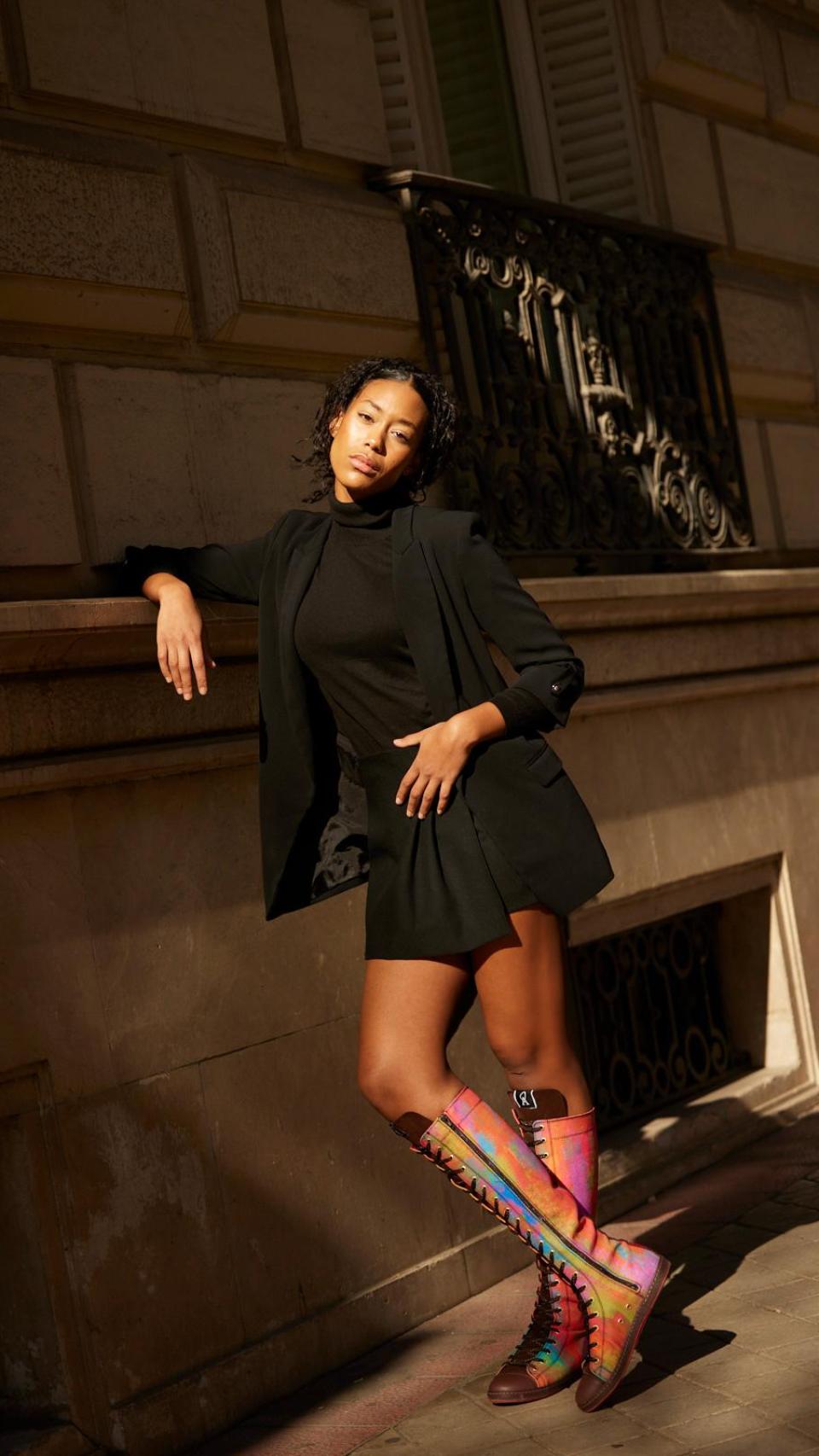 Modelo con botas de Trápala.