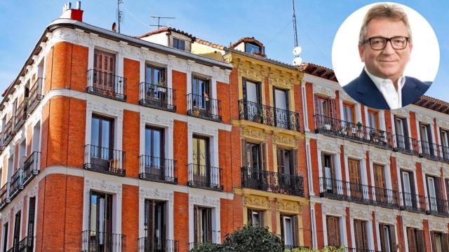 José Manuel Fernández, experto inmobiliario, en un montaje con viviendas.