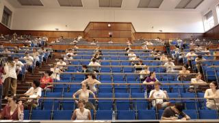 Alumnos realizando un examen de la PAU 2025 en la Universidad de Zaragoza