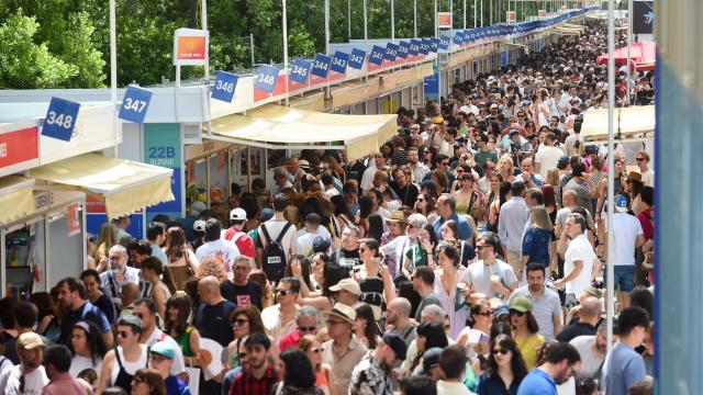 Ambiente en la Feria del Libro de Madrid el pasado sábado 31 de mayo. Foto: FLM