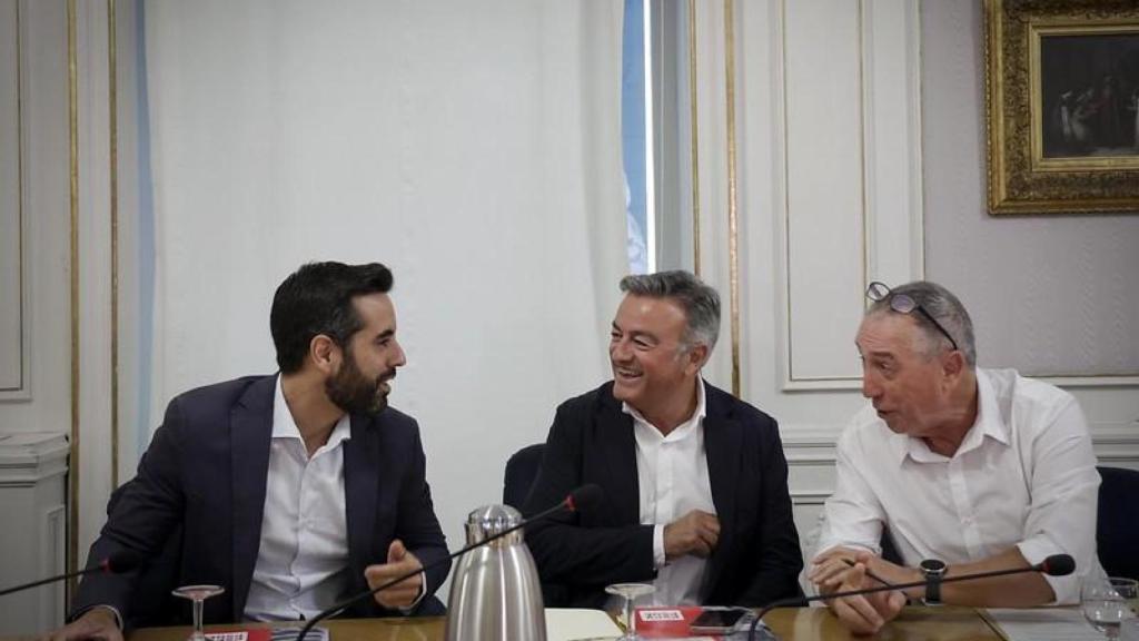 Los portavoces de Compromís y el PSPV, en Les Corts. José Cuéllar/Corts