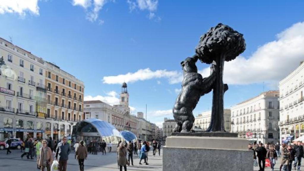 La estatua del Oso y el Madroño en la Puerta del Sol de Madrid.