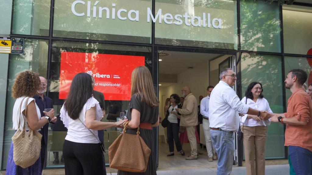 Ribera inaugura en su clínica en Mestalla.